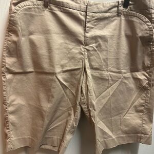 Mossimo Women's Beige Casual Shorts size 14/ NWOT B8